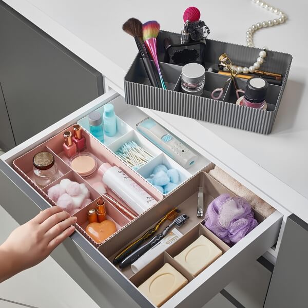 Jewelry and Cosmetics Organizer with Homing Compartment HMY-6417